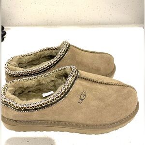 UGGS TAZMAN II  SIZE 10 BRAND NEW NEVER WORN